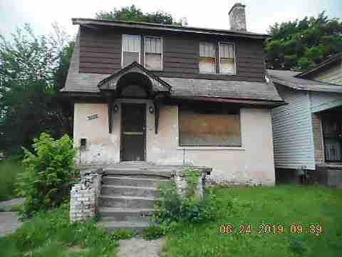 5911 Eastlawn (6)_m.jpg